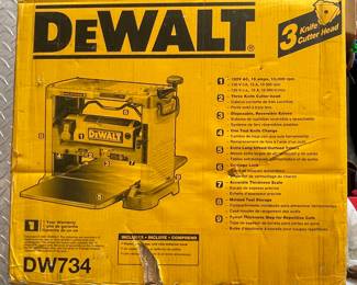 DEWALT PLANER WITH 3 KNIFE CUTTER HEAD