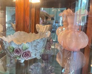 LEFTON CHINA DISH, FENTON DUSTY PINK RUFFLED EDGE MELON VASE