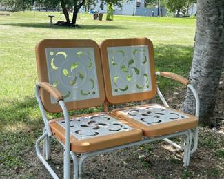 VINTAGE METAL GLIDER
