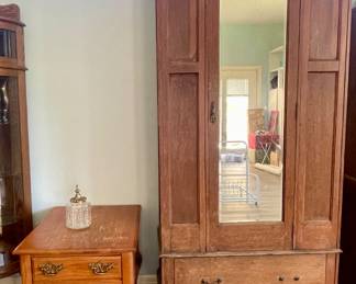 BASSETT ACCENT TABLE, ANTIQUE ARMOIRE