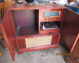 Airline AM/FM record player