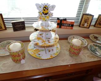 Honeybee Cupcake Stand
