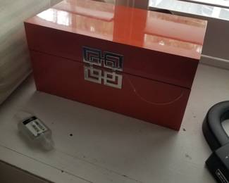 Jewelry box