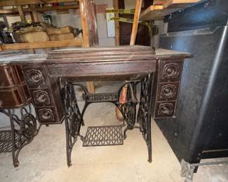 Singer Treadle Sewing Machine Table 