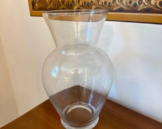 clear glass vase 