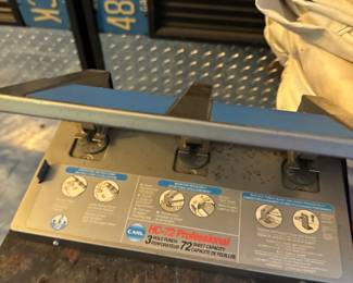 Carl HC - 72 Professional 3-hold punch 