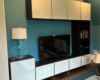 Glass front Modular storage solution 