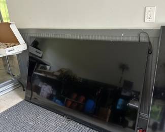 Multiple flatscreens available 