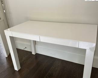White laquer desk