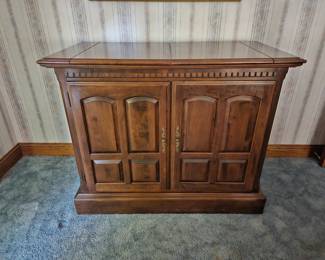Ethan Allen buffet/sidebar 42"w x 33"h x 20"d (aprox)