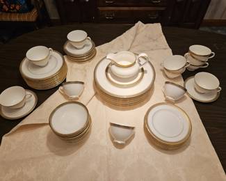 Royal Doulton English Fine Bone China "Clarendon" 12 pc setting
