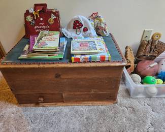 Kids trunk plus books/toys