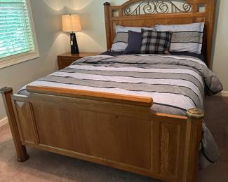 Queen Size Bed
Tommy Hilfinger Comforter and Shams