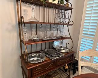 Display Shelving Cabinet/Wine Rack - Decor - Decanters - Serving Trays