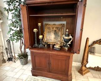 Armoire - Decor - Rug