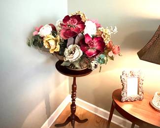 Pedestal Table - Silk…