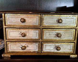Jewelry box