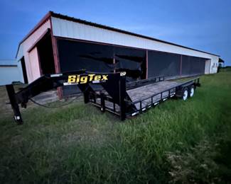 Big Tex goose-neck…think it’s a 22 foot w/ double axel chassis each axel 7k rated…. Great shape and ready to roll! First $4,200 VERY FIRM owns it!
