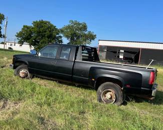 We believe this is a 1993 gas GMC Dually … Interior has wood panels and motor and transmission seem present but I’m sure it will need a fair amount of work… But she’s a real workhorse in the waiting and just waiting for a second chance and some elbow grease.
We are asking $1,600 and open to reasonable cash offers.