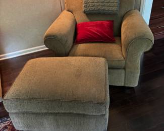 Comfy Club Chair with Ottoman