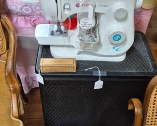 Working sewing Machine with extras