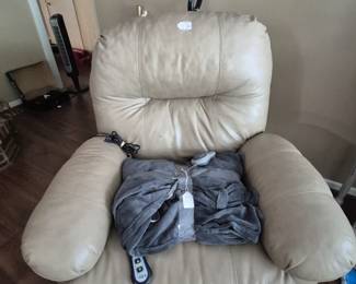 Power lift recliner and electric blanket