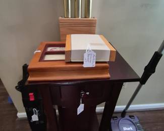 Table stand and wireless doorbells