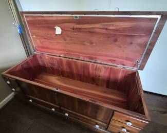 Cedar Lane Chest, no key