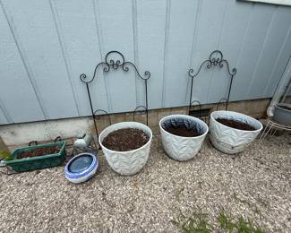 Flower pots, plants, outdoor lawn ornaments