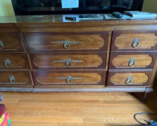 Chest of drawers