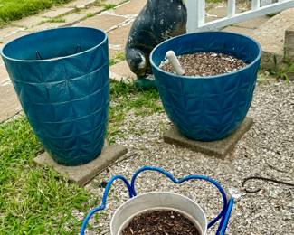 Flower pots, plants, outdoor lawn ornaments