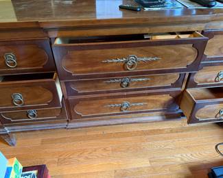 Chest of drawers