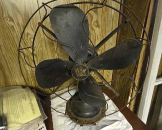 ROBBIN MYERS, 4 BLADE ELECTRIC OSCILLATING TABLE FAN, WORKING 