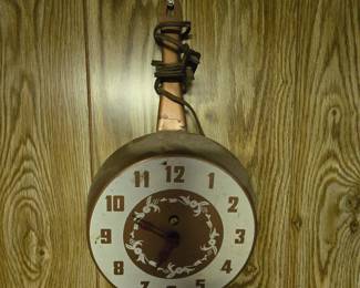 VINTAGE PAN-AMERICAN CLOCK