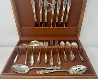 1 ReedBartonSterlingSilverFlatwareSetinWoodenCase34Pieces