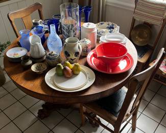 Oak dining table with clawfoot base. Base shown in photo that follows.