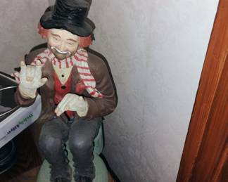96. FIGURINE $35