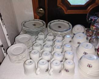 477. PHALZGRAF CHRISTMAS DISHES $10 PER 4 PIECE PLACE SETTING 