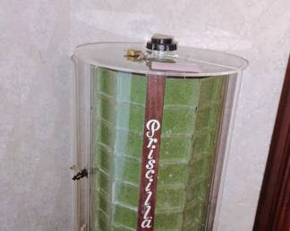 533. DISPLAY CASE $35
