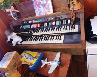 577. ORGAN WITH BENCH $175