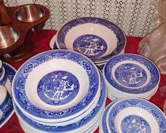 539. VINTAGE DISH SET $50