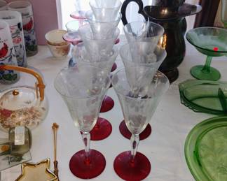 548. SET OF GLASSES $15