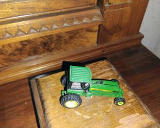 32.SMALL WOODEN BOX  WITH A JON DEERE TRACTER ATTACHED TO LID $20