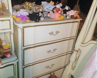 415,CHEST OF DRAWERS $85