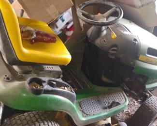 92. JON DEERE LAWN MOWER NOT RUNNING 