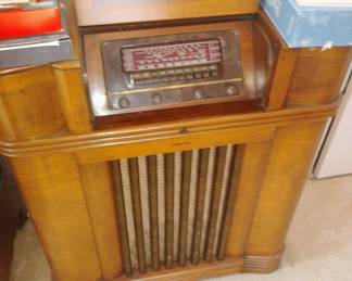 ANTIQUE RADIO
