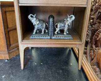 Nighstand that matches MCM single bed set. Only 1