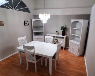 Dining table with 4 chairs and leaf