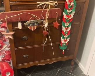 Antique 6 Drawer Dresser.