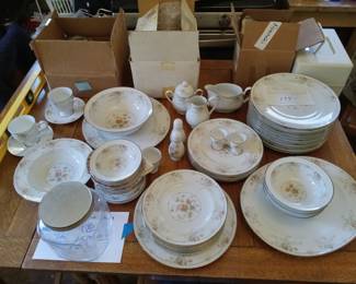 Noritake Ireland dishes set